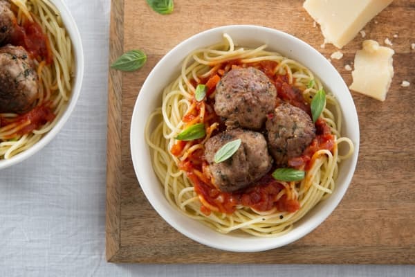 Spaghetti al dente, boulettes de viande à l'italienne