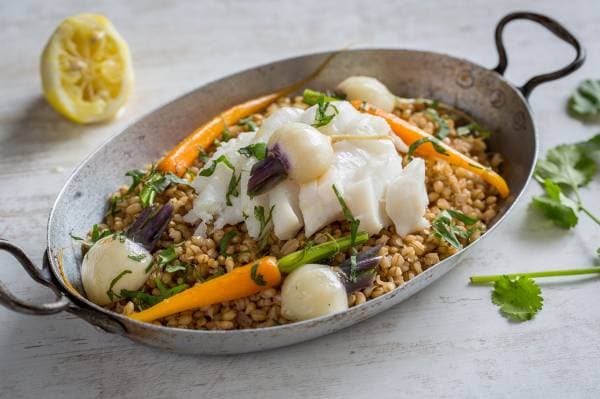 Pavé de cabillaud braisé, petits légumes et orge perlé