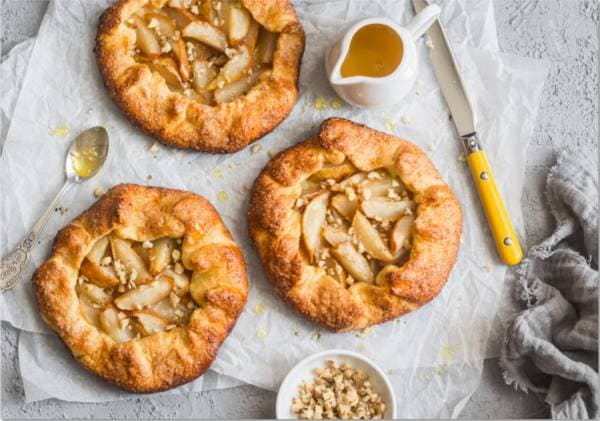 Tartelette ancienne aux poires pochées aux épices et orange