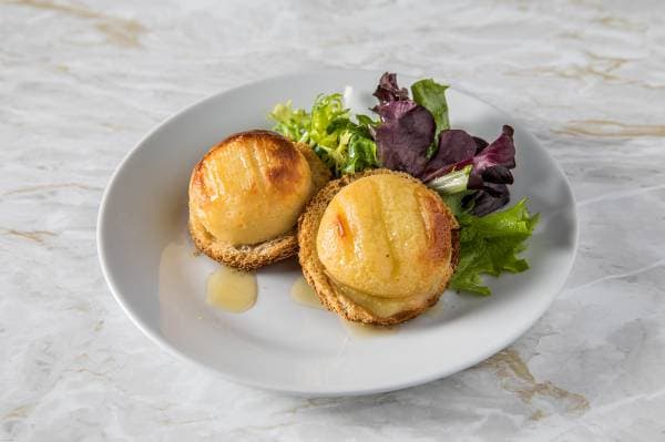 Salades de chèvre chaud