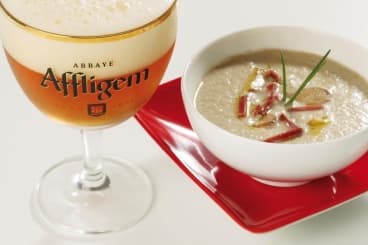 Crème de champignons aux châtaignes et magret de canard fumé