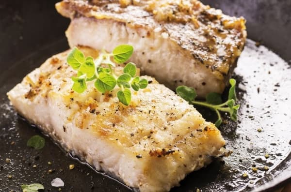 Canapé de bar aux graines de fenouil et de badiane