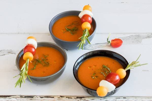 Gazpacho Alvalle et brochettes multicolores