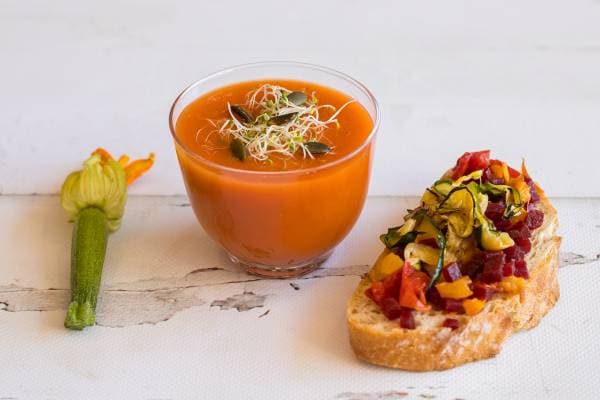 Gazpacho Alvalle, bruschetta de légumes marinés et graines germées 
