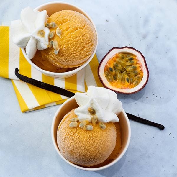 Image recette Glace mangue-passion et chantilly passion et chantilly