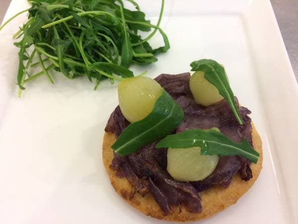 Tartes aux oignons glacés, purée d'oignons roses
