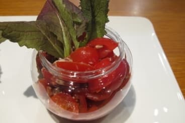 Salade de sardines aux groseilles et tomates cerises