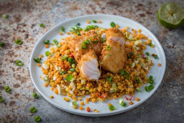 Beignet de cabillaud croustillant, lentilles corail et tombée de chou chinois  