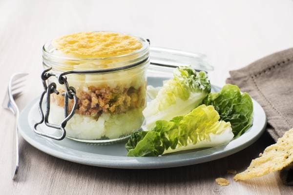 Parmentier de canard confit et panais, crumble parmesan