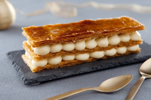 Mille-feuille tradition à la vanille Bourbon, caramel à la fève tonka