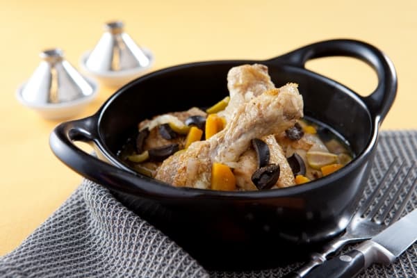 Tajine de cuisses de poulet aux olives noires
