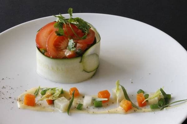 Macédoine de légumes et tomates mondées