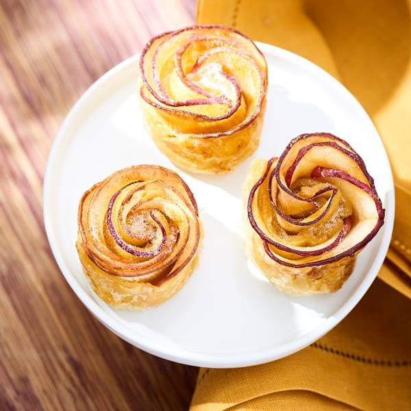 Roses de pommes feuilletées