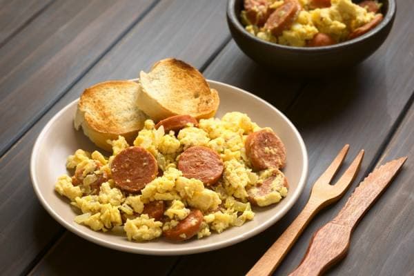 Oeufs brouillés au bain-marie, condiment thaï au chorizo