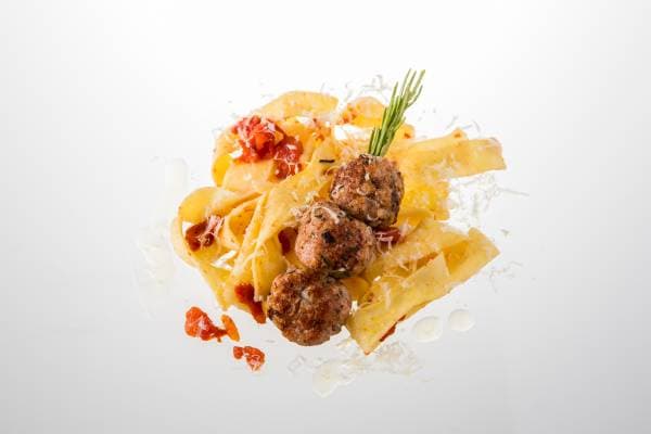 Papardelles aux boulettes et sauce concassé de tomate 