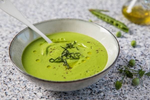 Soupe glacée de petits pois à la menthe