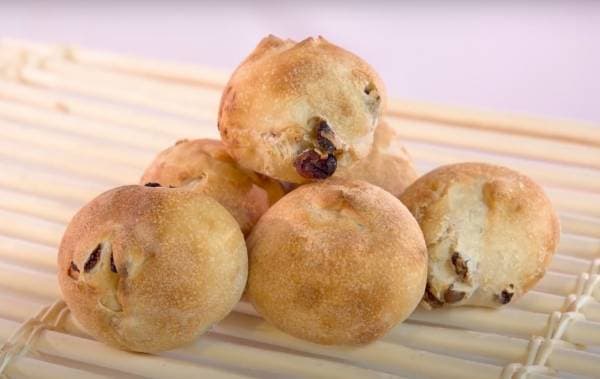 Petits pains aux raisins secs