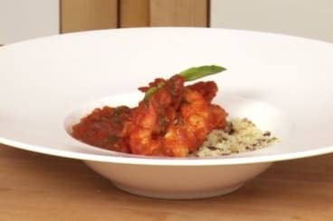 Gambas à la tomate et au paprika fumé, semoule aux courgettes