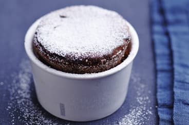 Soufflé au chocolat et griottes