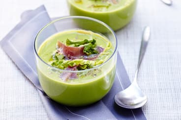 Crème de petits pois doux rafraîchie, copeaux de jambon