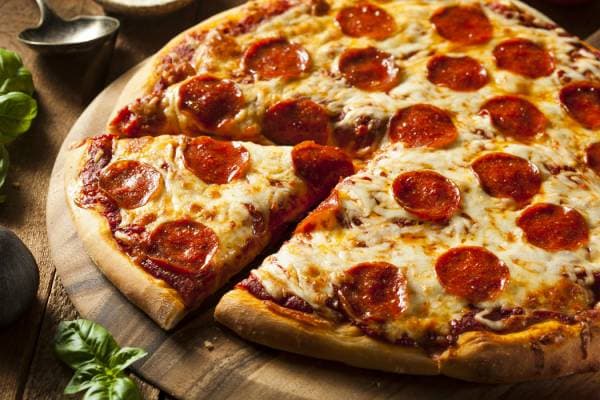 Pizza Pepperoni, tomate- mozza