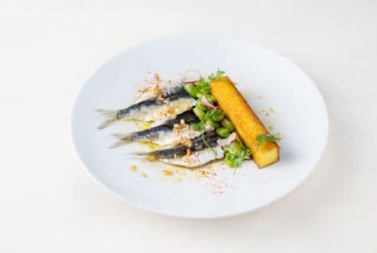 Polenta aux févettes, filet de sardine mariné au piment 