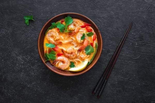 Poulet et gambas laksa à la malaisienne 
