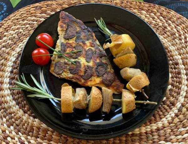 Filet de daurade en croûte de champignons, brochette de rattes du Touquet confites et artichauts