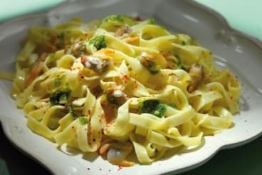 Tagliatelle aux coquillages et pesto d'épinards