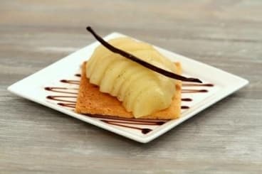 Sablé breton et poire pochée à la vanille