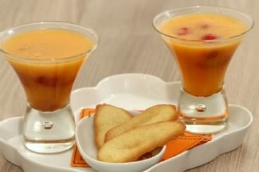 Soupe de melon et framboise, langue de chat croustillante