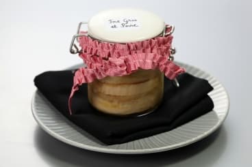 Terrine de foie gras et de poires épicées compressée en bocal
