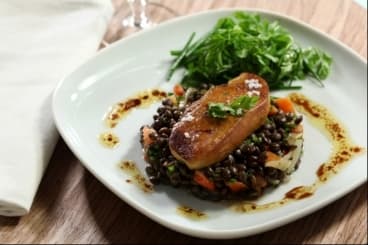 Salade de lentilles et foie gras poêlé