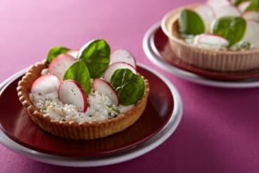 Tartelette fromagère et radis roses