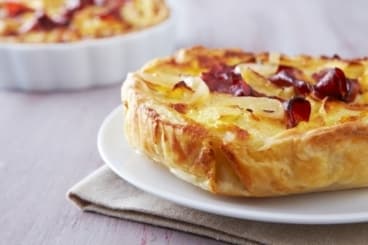 Quiche oignon, bacon et pommes