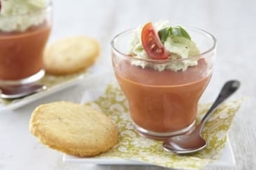 Panna cotta de tomate, sablé parmesan, émulsion de basilic