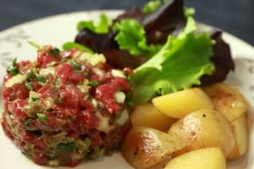 Tartare de boeuf, pommes sautées