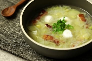 Potage parmentier et oeuf de caille poché