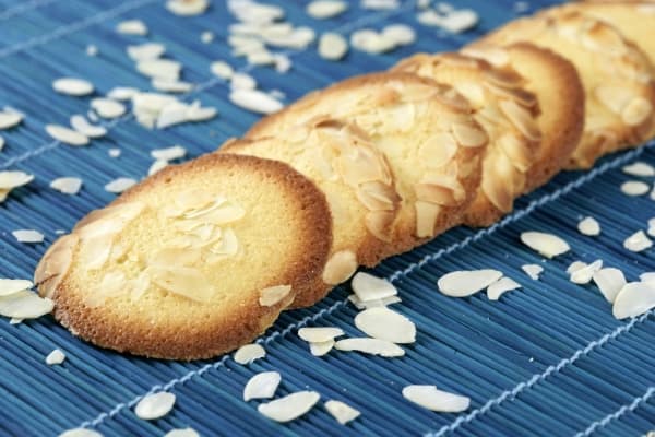 Tuile géante aux amandes