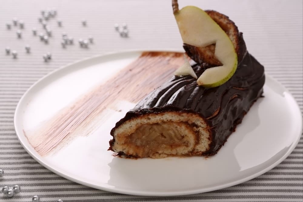 Bûche de Noël crème de marrons et poire fraîche