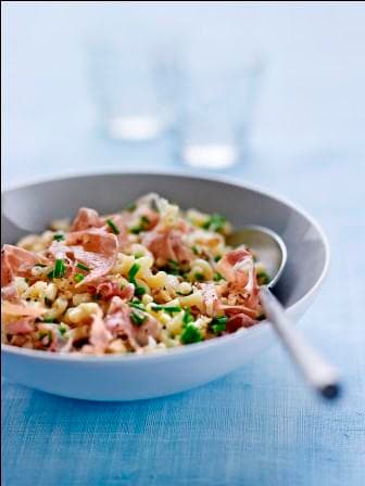 Coquillettes façon risotto à l'huile de truffe, jambon cru et noix