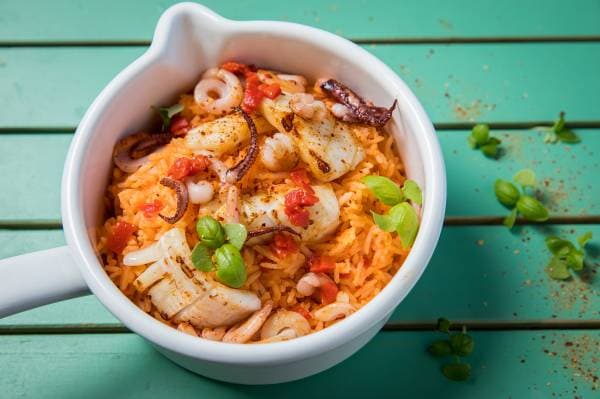 Encornets sautés et riz aux piquillos