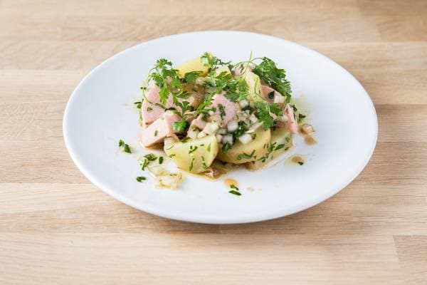 Salade cervelas aux oignons et pommes de terre 
