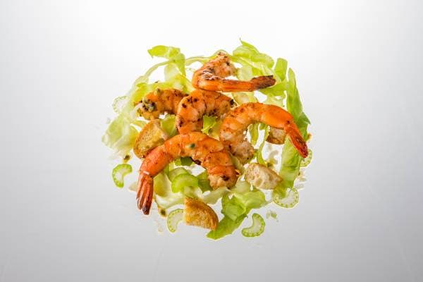 Salade de gambas sautées, sauce fruit de la passion 