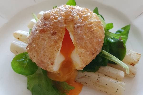 Salsifis au beurre noisette et oeuf mollet pané