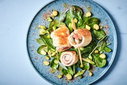 Saltimbocca de veau au chèvre et au jambon de Parme, polenta crémeuse aux 2 olives