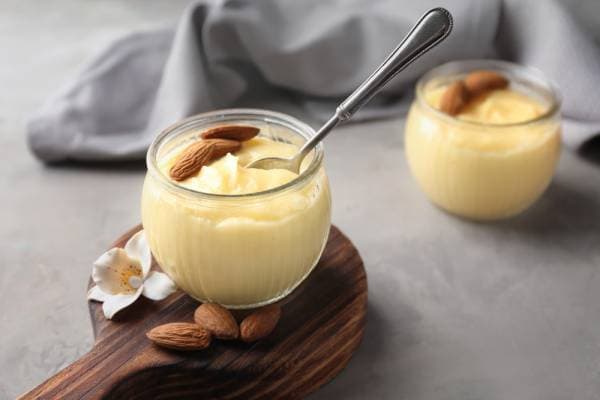 Crème d'amande au rhum ambré