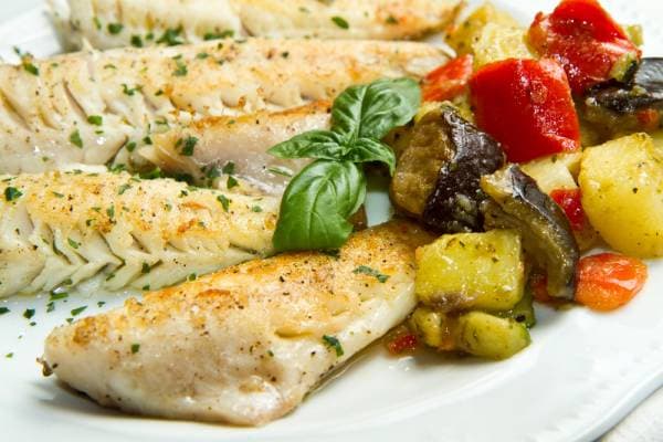 Tronçons de carrelet rôti, petits légumes de saison