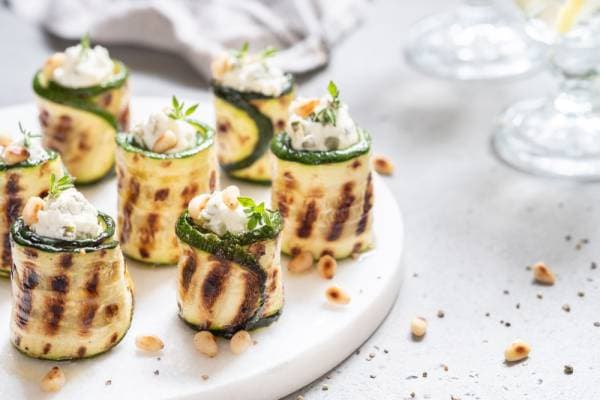 Rillette de haddock fumé en cannelloni de courgettes.