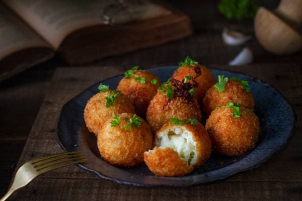 Arancini à la mozzarella et aux tomates séchées